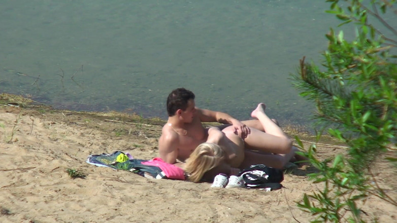 Out Sexxx: Amateur couple fucks on the beach sure about not be...