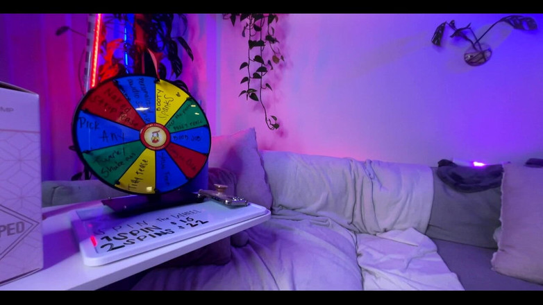 Dani Valentina: Dani Streaming