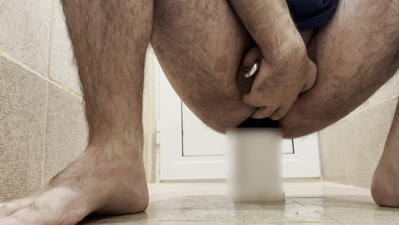 Weird-bisex: Première masturbation anale avec une bite percée, mais prise de 6,5...