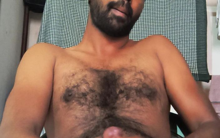HornyHunk: 私の新しい大人のおもちゃでオナニー