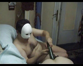 Java Consulting: Zralá děvka si nechá vyvrtat zadek maskovaný muž s okurkou