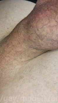Una estudiante femboy lechosa grita desde la gran polla de papá