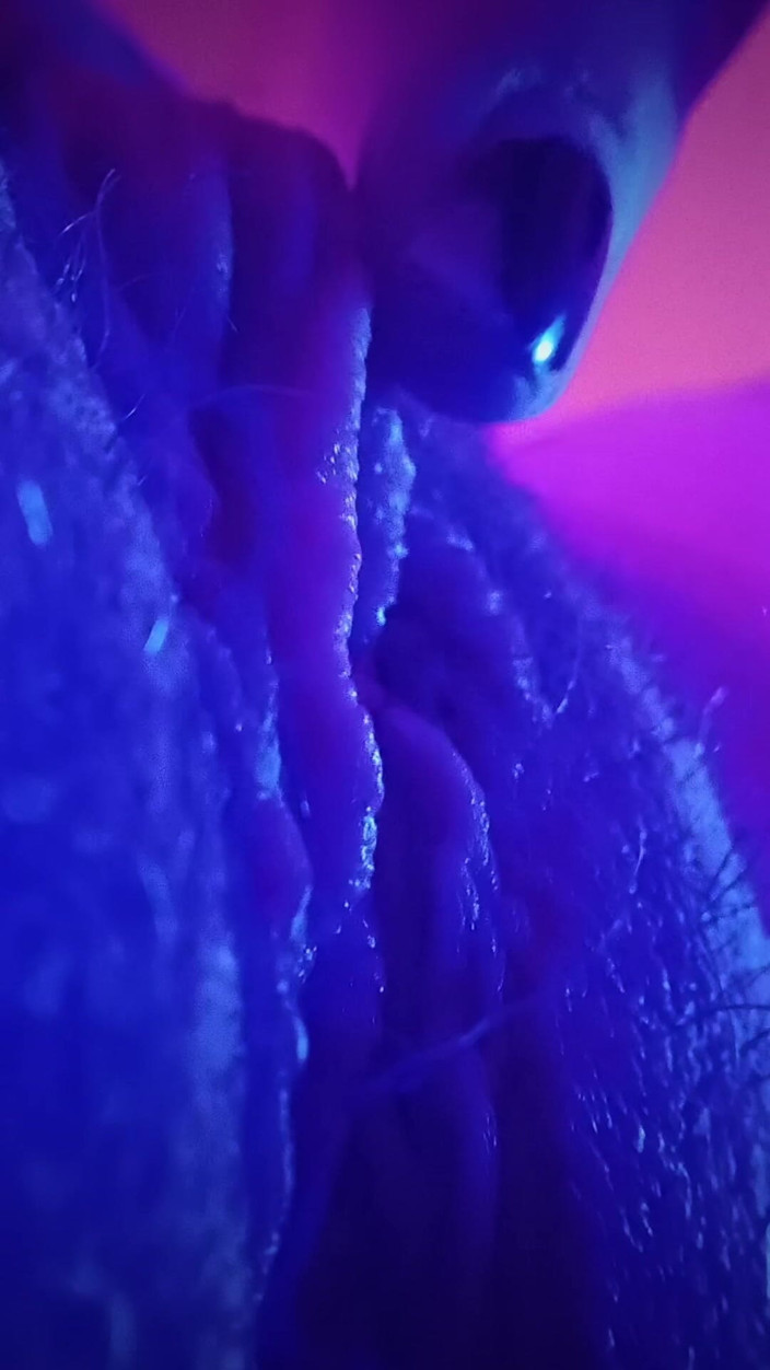 Big Clit Muse: Lihat aku mengusap tubuhku dengan sensual tepat di depan matamu