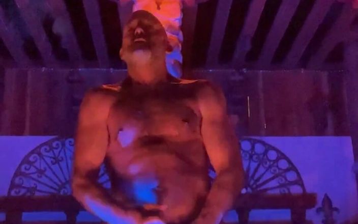 Tantric Fitness: Malam yang santai, tapi aku masih pengen ngocok kontolku di...