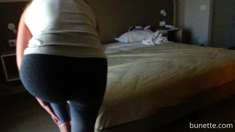 Bunette_com: Öffentlicher amateur-buttplug-spaziergang