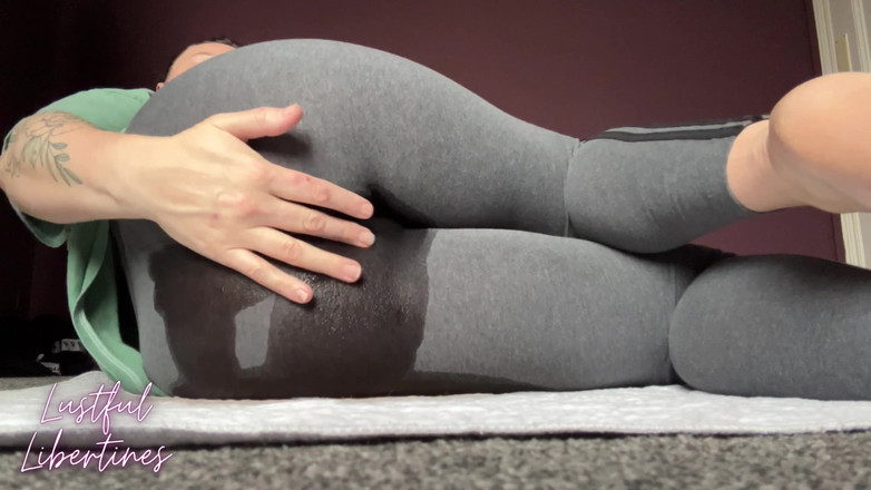 Lustful Libertines: Grey Legging Wetting