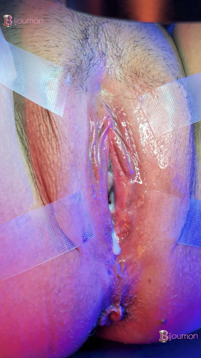Bijoumon: Pussy Taped Open {part 2} Now Stretching BBC