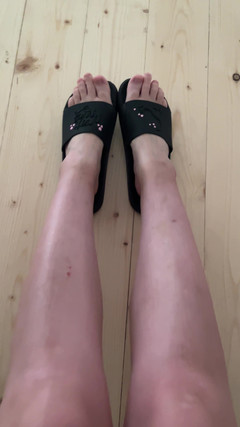 Feet: ビーチサンダルを履くのが好きです