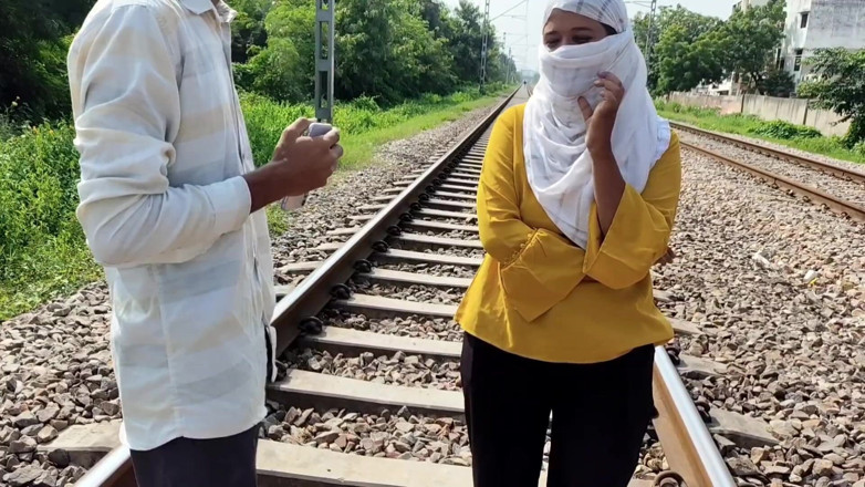 Indian Teen Girl's: เย็ดกลางแจ้ง พี่ชายเลี้ยงกับน้องสาวเลี้ยง หน้าประตูโรแมนติกและเซ็กซ์ คู่รักมะลุร้อนแรง โรแมนติกเย็ดกันบนดาดฟ้า