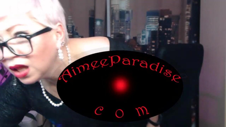 AimeeParadise: Дика зріла відьма aimeeparadise розриває свої колготки і пристрасно кінчає!