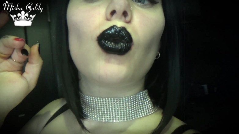 Goddess Misha Goldy: Lesklé černé rty