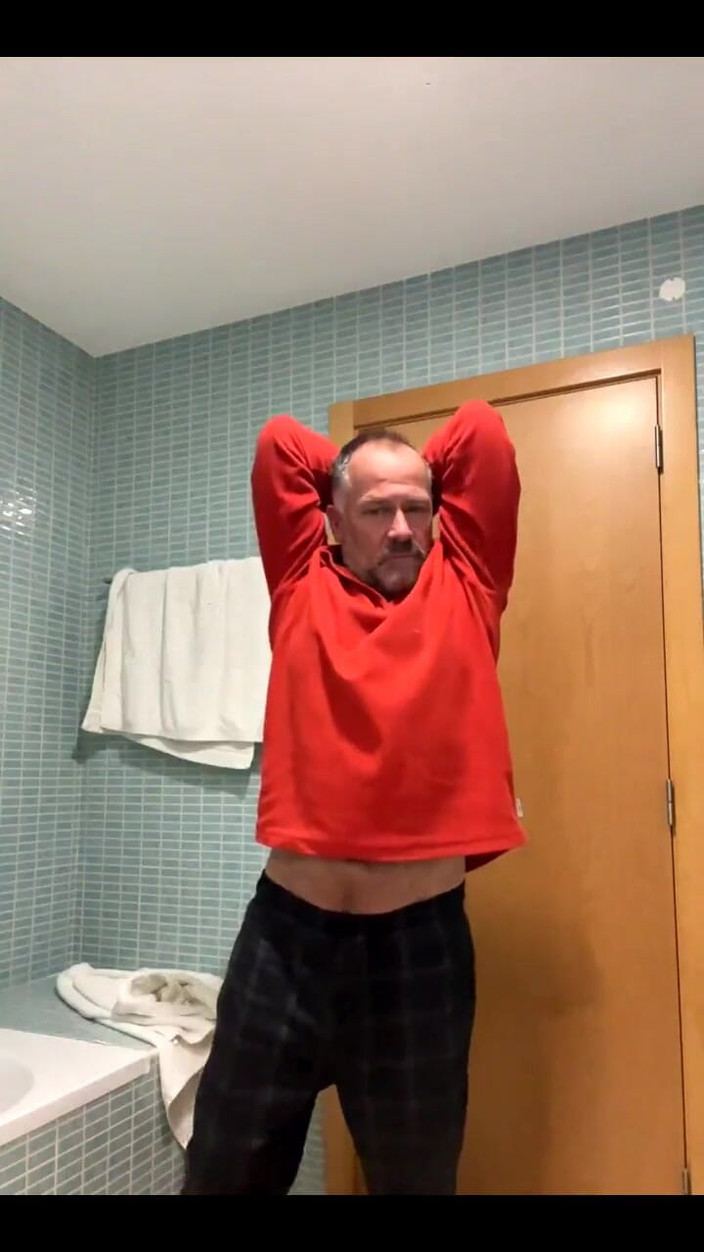 Daddybearvlc: Потік почався в 02/23/2024 11:04 ранку душ час