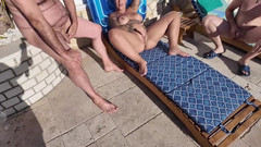 Lovekino: Gangbang panas di kolam renang di Craotia dengan awek panas...