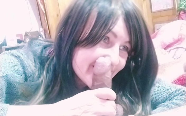 Bolly Karma: Une MILF oublie sa solitude avec une grosse bite noire