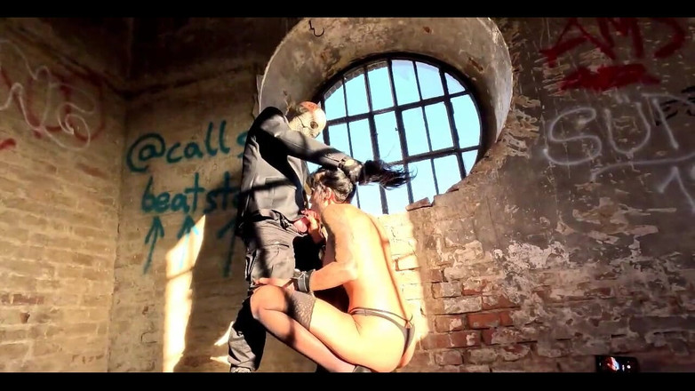 Miss Lilith devil: Ba lỗ đụ ở một nơi bị mất.