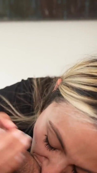 Tengere spinner Brie Love smeekt om grote zwarte lul creampie ronde 2