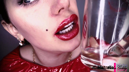 Goddess Misha Goldy: Adorate la mia cagna segna rossetto!