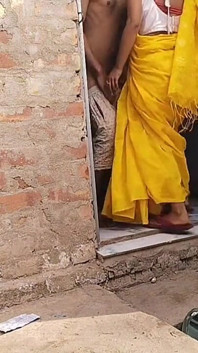 Gospodină indiană în aer liber se fute cu cumnatul vecinului