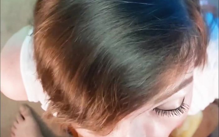 GamerGirlRoxy: Любительська брюнетка дружина робить мінет від першої особи зрілому великому члену