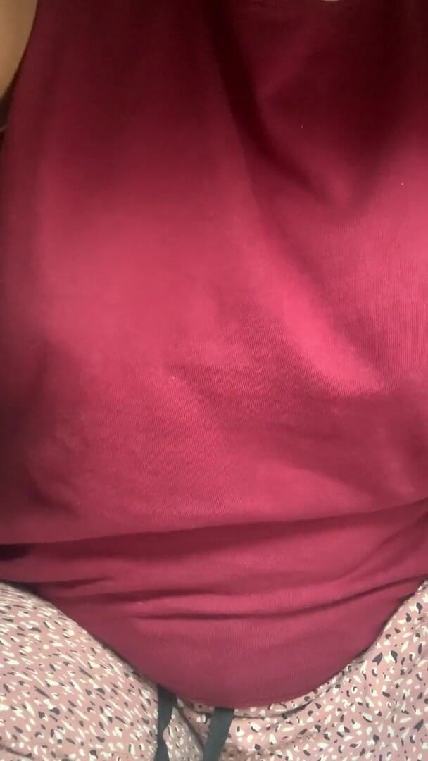 Naughty Priyanka: 宿舍房间里的饥渴女孩