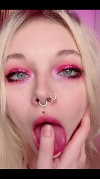 Does That Makes You Wanna Feel My Lips Around Your Dick?