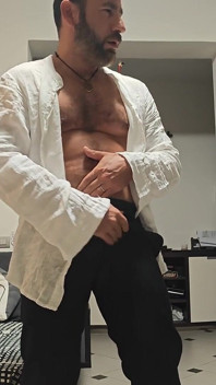 Papa Masturbeert Zelfverzekerd