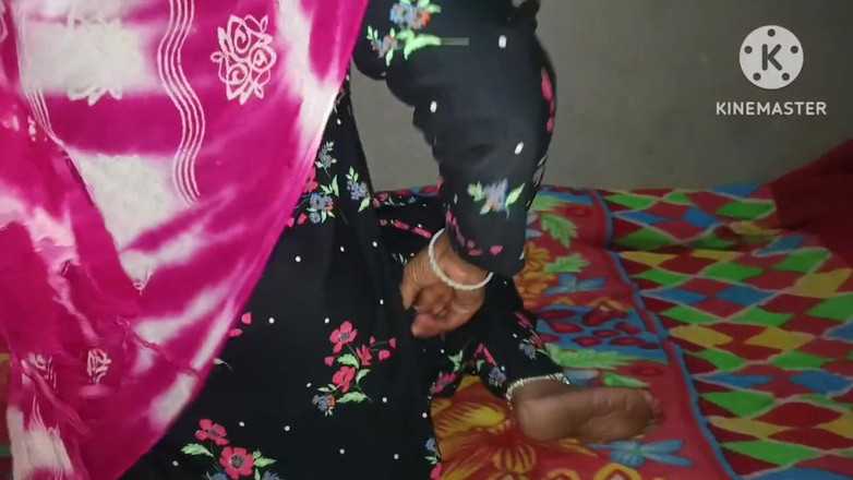 Savita5343: Индийский Баху трахает в ее тугую киску старый Сасур Джи в дневное время. Хинди аудио 