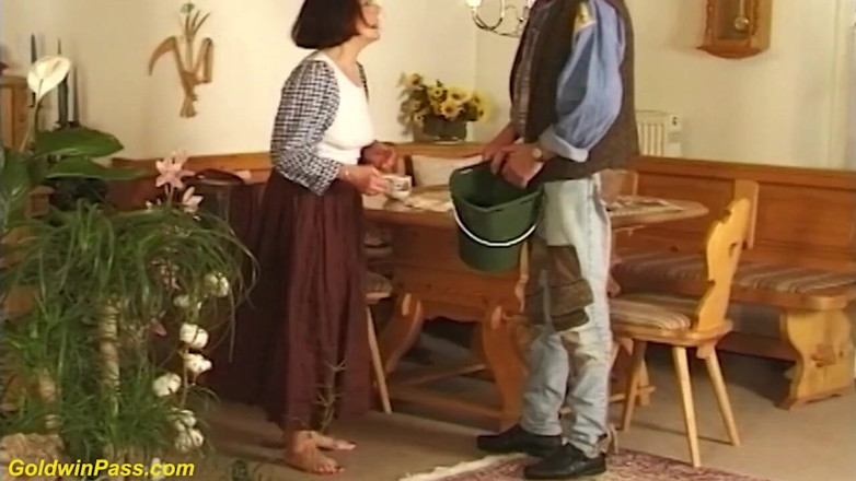 Goldwin pass: German hairy stepmom fucked by a dildo bucket