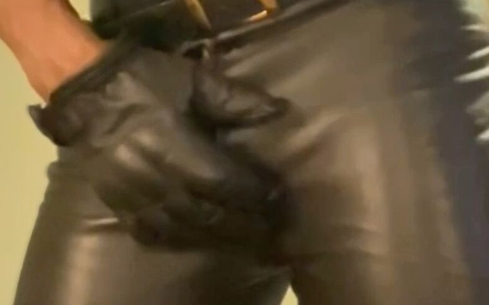 Black mature kinky muscle: Milující kůže a latex