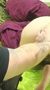Jade เล่นกับเครื่องเย็ดใหม่ของเธอ