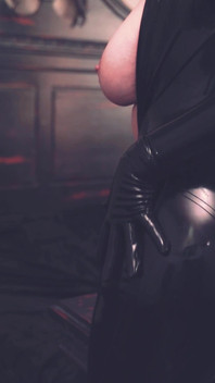 Velký zadek Mokrá kundička MILF v latexovém gumovém Oblečení chtějí šukat .. Arya Grander