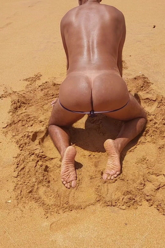 Ladysilvas: Ladysilva Shemale on the Beach in Bikini Showing off Her...