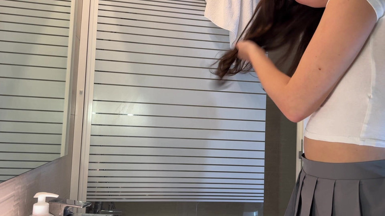 Leon Lambert Girls Twerk Parties CFNM: Awek Kolej Comel Comel Dalam Pakaian Seragam Sekolah Skirt Mini...