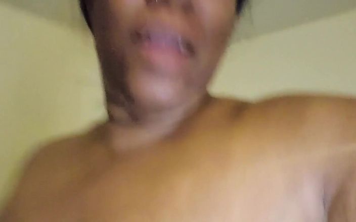 Josie4yourpleasure: 私はついにこのパンデミックの青白さを脱ぎ捨てて、少し日焼けしましたので、私のおっぱいを楽しんでください