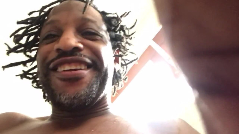 Clarkes Boutaine: 我恳求她释放我的壮举 bombomd4 和 clarkes boutaine