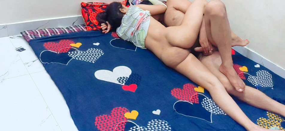 Anuragpriya: Une desi indienne excitée baise avec son devar
