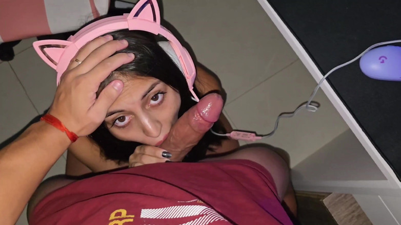 LoverDevilx: Cewek gamer ini jabrik bang199 tapi jabrik bange bange nyepong...