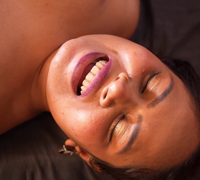 HOTKAMASUTRA: Ashi została ostro zerżnięta przez Bansala i kopnęła jej tyłek...