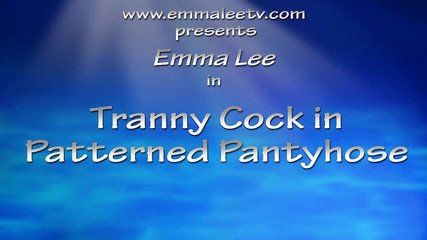 EmmaLeeTV - Nylon Fetish Tranny: Tranny Emma Lee má vzor punčocháče, vyboulená péro