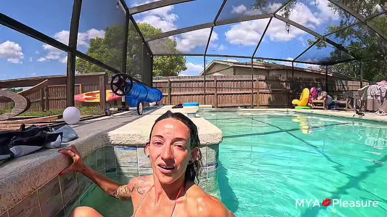 MYA Pleasure: Allergico alla piscina