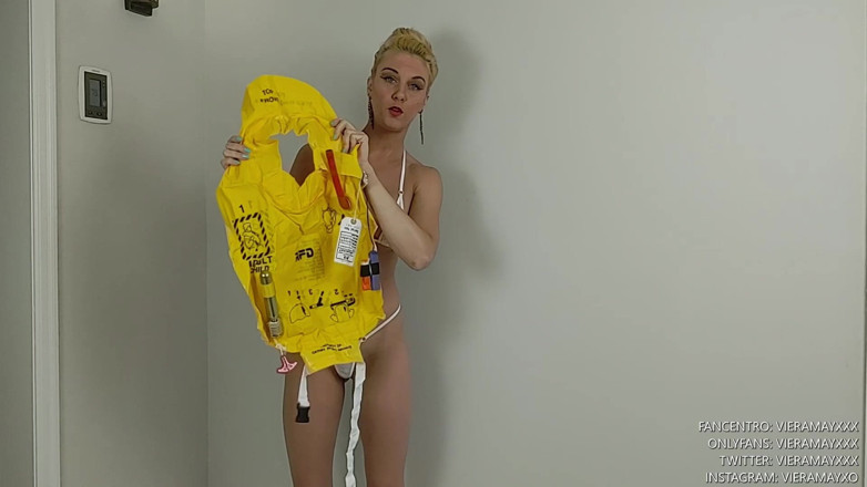 VieraMayXXX: Napompowanie awaryjnej kamizelki ratunkowej - bikini