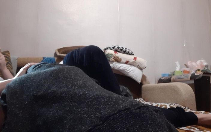 Lesbian-candys: Rychlý lesbický sex na posteli