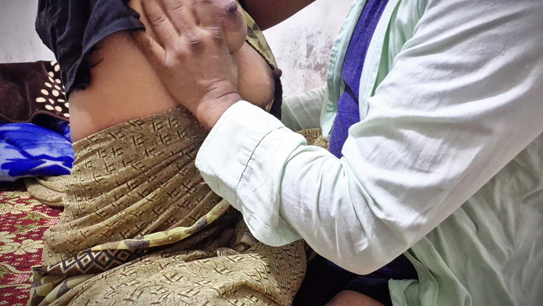 DesiBurChudai: Hintli desi seksi teyze ateşli sikişiyor İyon köyü yenge