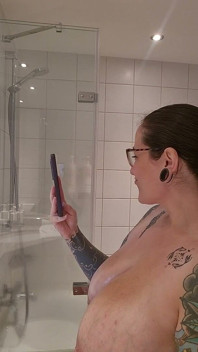 Soapy Shower Bts Elizabethhunny & Chriscoxxx