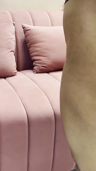 Quand j’étais seule à la maison, ma voisine bhabhi est venue me chercher du sucre