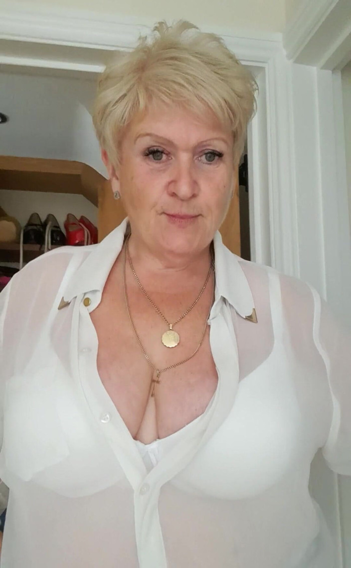 Uk Joolz: वैसे मैं तैयार हूं, क्या आपको लगता है कि वह है? क्या वह मेरे शरारती चिढ़ाने के लिए तैयार है?