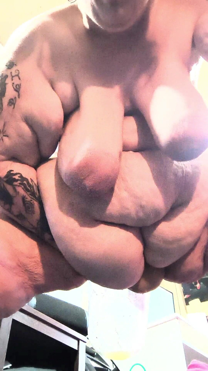 HerculesnVENUS: マスターは彼女に話を聞いて、水差しの脂肪のトゥバルグに潮吹きしてほしいと願っています