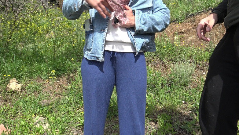 Stepmom Susan: Questa donna americana è pazza!! Compra un dildo usato sporco al...