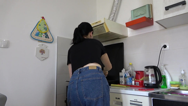 Anna Sky: Gospodina Anna pișată în blugi