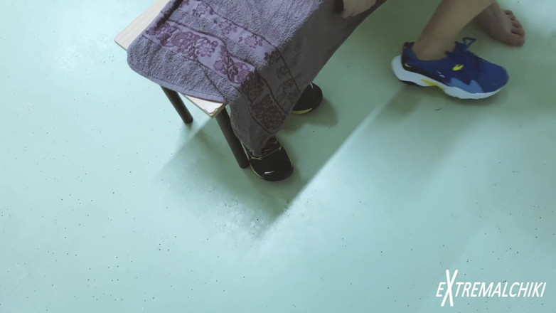 Redbearboy: kolej lokar room